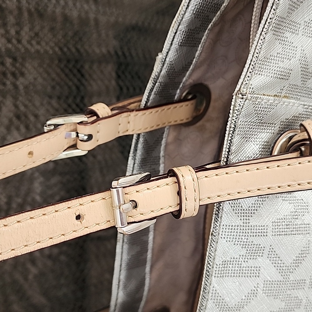 ๐โค๏ธโ๐ฅ MICHAEL KORS JET SET East West Signature SILVER TOTE & WALLET โค๏ธโ๐ฅ๐ - Picture 6 of 17
